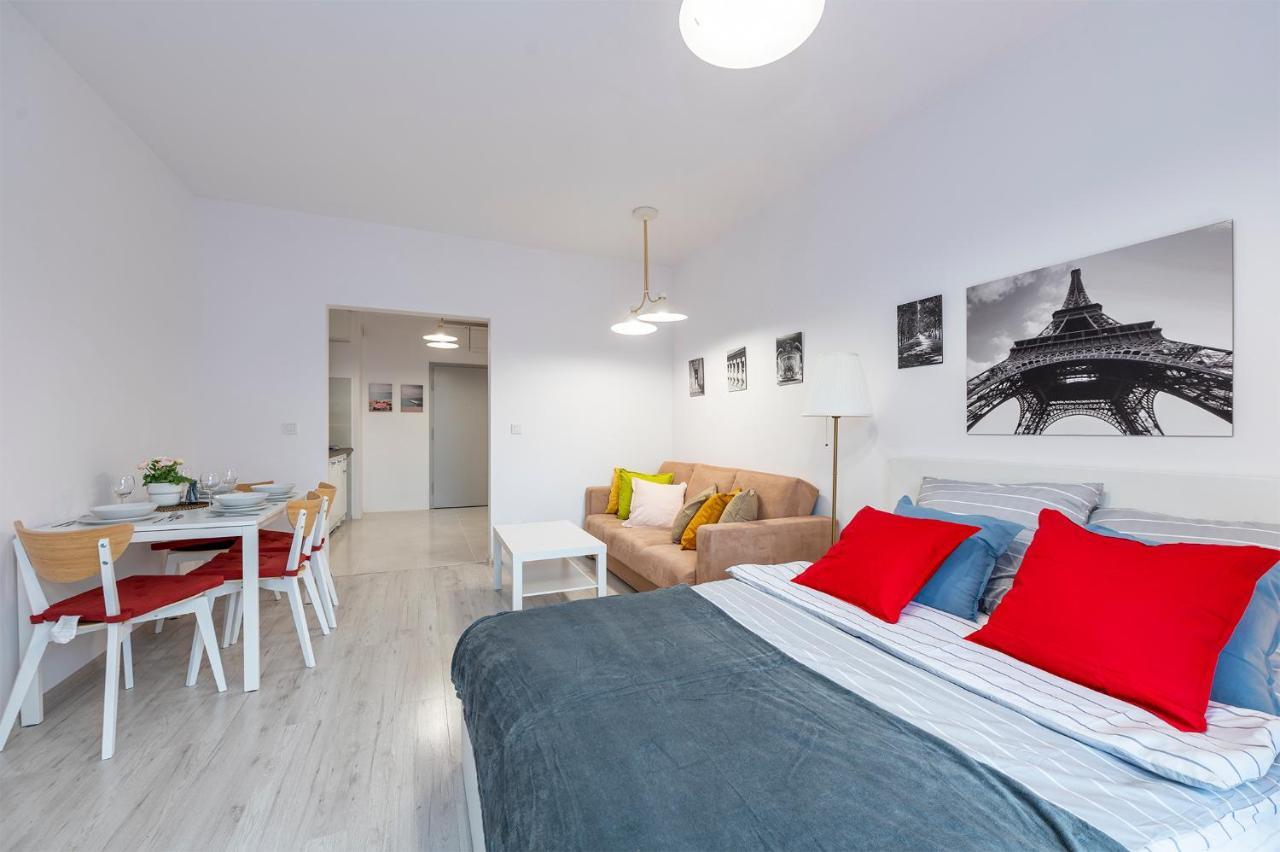 Luxury In City -3- Studio Bright & Secure Free Parking Лодз Екстериор снимка